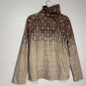 JustFashionNow Patterned Pullover w/Asymetrical zippered neck. Sz M. NWT.